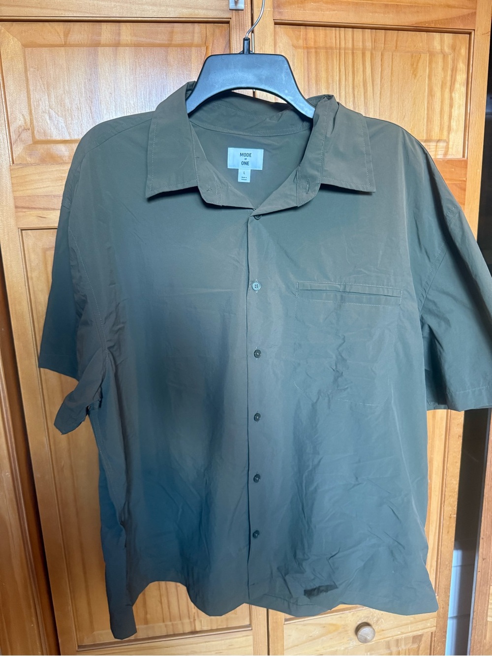 Mode of One Men's Short-Sleeve Button-Down Shirt in Olive Color Size L.
